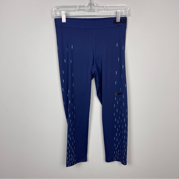 Nike Pro Linear Rain Reflective Printed Capri Leggings - Picture 3 of 7